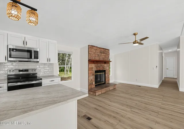 Photo 4 of Manufactured home for sale at 124 Hour Glass Cir, Hawthorne, FL 32640 | MLS# 2165760 | Listing updated on 2026-09-21