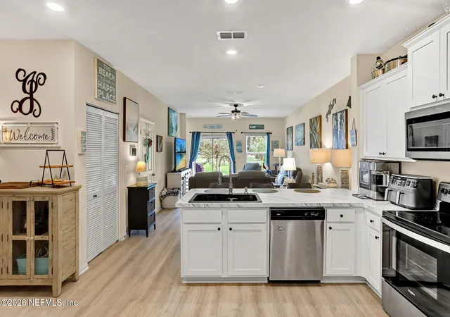 Photo 3 of Townhouse for sale at 874 Capitol Pkwy, Jacksonville, FL 32218 | MLS# 2165810 | Listing updated on 2026-10-07