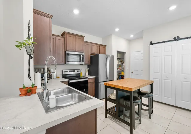 Photo 3 of Townhouse for sale at 893 Capitol Pkwy, Jacksonville, FL 32218 | MLS# 2165919 | Listing updated on 2026-10-04