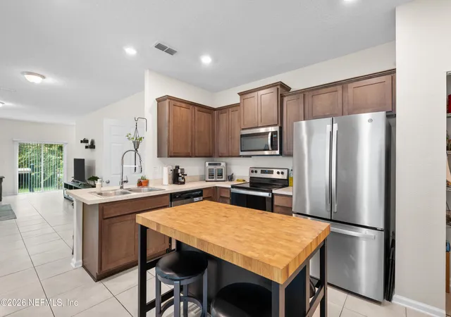 Photo 3 of Townhouse for sale at 893 Capitol Pkwy, Jacksonville, FL 32218 | MLS# 2165919 | Listing updated on 2026-10-04