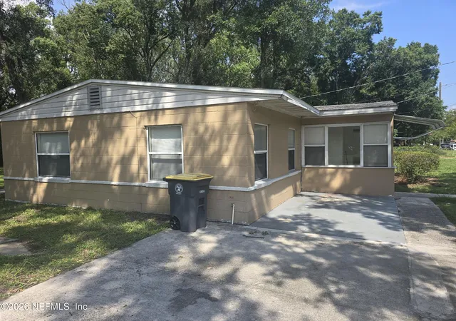 Photo 2 of Single family home for sale at 2611 Beaverbrook Pl, Jacksonville, FL 32254 | MLS# 2166202 | Listing updated on 2026-09-23