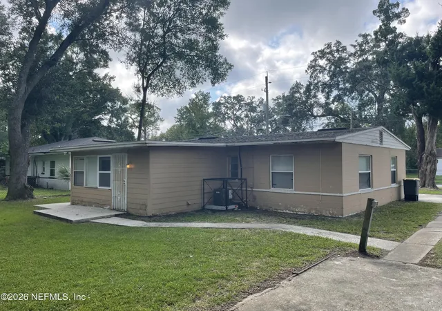 Photo 4 of Single family home for sale at 2611 Beaverbrook Pl, Jacksonville, FL 32254 | MLS# 2166202 | Listing updated on 2026-09-23