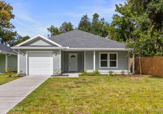 Photo 1 of Single family home for sale at 302 S 14th Street, Palatka, FL 32177 | MLS# 2165946 | Listing updated on 2026-10-02