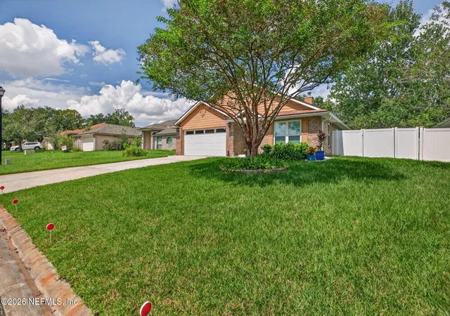 Photo 2 of Single family home for sale at 1350 Summit Oaks Dr W, Jacksonville, FL 32221 | MLS# 2166235 | Listing updated on 2026-09-24