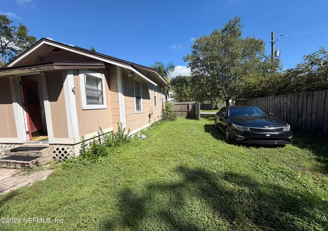 Photo 4 of Single family home for sale at 2720 Walton St, Jacksonville, FL 32207 | MLS# 2166156 | Listing updated on 2026-10-07
