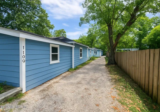 Photo 2 of Single family home for sale at 1109 Lake Shore Blvd, Jacksonville, FL 32205 | MLS# 2166217 | Listing updated on 2026-10-06