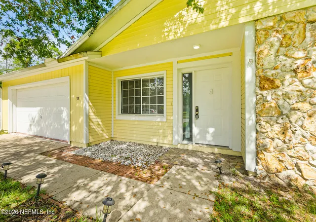 Photo 3 of Single family home for sale at 38 E Diamond Dr, Palm Coast, FL 32164 | MLS# 2166797 | Listing updated on 2026-10-19
