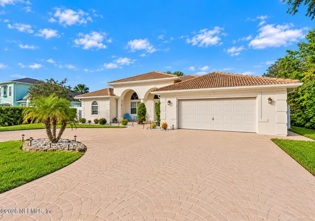 Photo 3 of Single family home for sale at 8 Fieldstone Ln, Palm Coast, FL 32137 | MLS# 2167048 | Listing updated on 2026-10-27