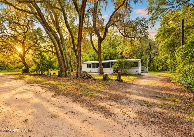 Photo 1 of Manufactured home for sale at 300 E Kansas St, Florahome, FL 32140 | MLS# 2169446 | Listing updated on 2026-10-27