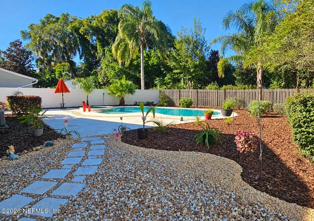 Photo 2 of Single family home for sale at 1237 Greenridge Rd, Jacksonville, FL 32207 | MLS# 2169414 | Listing updated on 2026-10-28