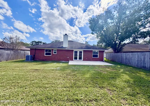 Photo 2 of Sale Pending at 5503 Blue Pacific Dr, Jacksonville, FL 32257 | MLS# 2170723 | Listing updated on 2026-10-29