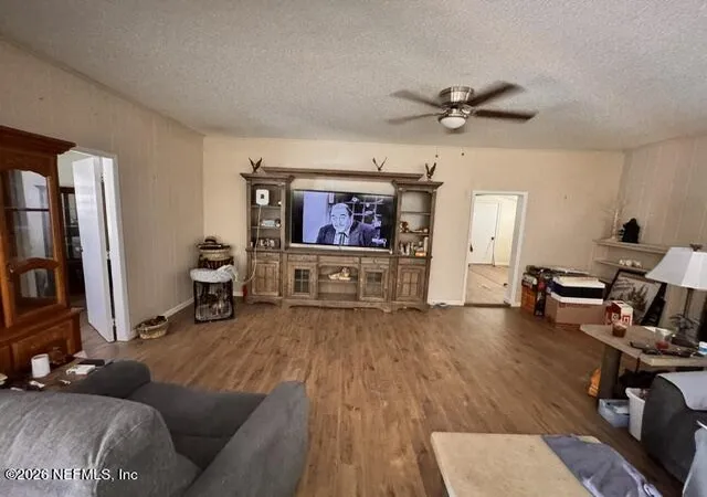 Photo 3 of Single family home for sale at 1801 Valencia Dr, Jacksonville, FL 32207 | MLS# 2170276 | Listing updated on 2026-10-29