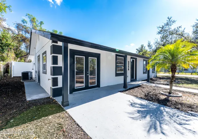 Single family home for sale at 5248 King St, Zephyrhills, FL 33542 | MLS# 2170375