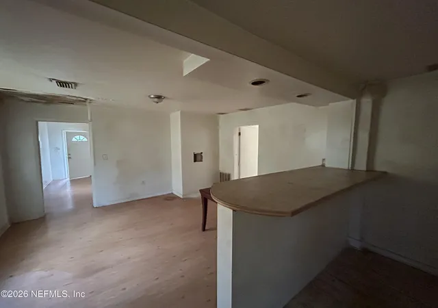 Photo 4 of Single family home for sale at 436 King St, Jacksonville, FL 32204 | MLS# 2170578 | Listing updated on 2026-10-26