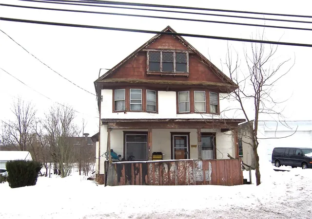 Photo 2 of Multi family home for sale at 416 E Center St, Medina, NY 14103 | MLS# R1588726 | Listing updated on 2026-08-30