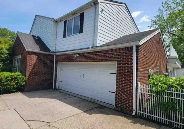Photo 2 of Sale Pending at 91 Mount Vernon Rd, Buffalo, NY 14226 | MLS# S1599641 | Listing updated on 2026-09-08