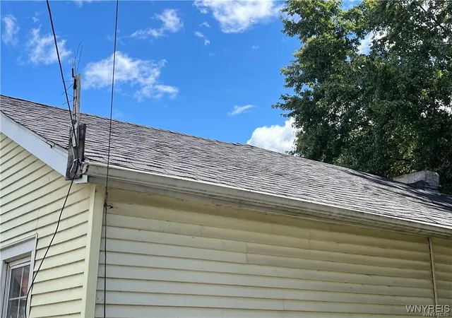 Photo 2 of Single family home for sale at 137 Farmer St, Buffalo, NY 14207 | MLS# B1642836 | Listing updated on 2026-09-09