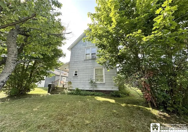 Photo 3 of Single family home for sale at 307 Summit Ave, Jamestown, NY 14701 | MLS# R1643874 | Listing updated on 2026-09-15