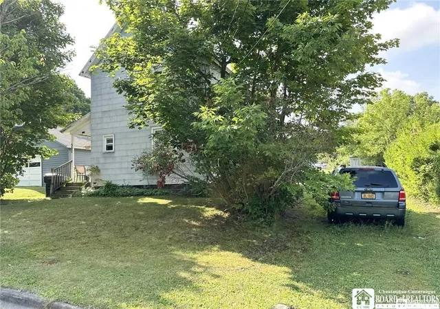 Photo 3 of Single family home for sale at 307 Summit Ave, Jamestown, NY 14701 | MLS# R1643874 | Listing updated on 2026-09-15
