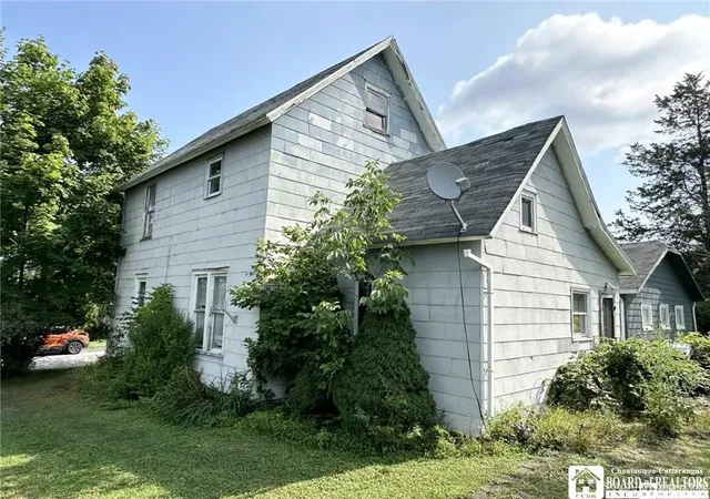 Photo 4 of Single family home for sale at 307 Summit Ave, Jamestown, NY 14701 | MLS# R1643874 | Listing updated on 2026-09-15
