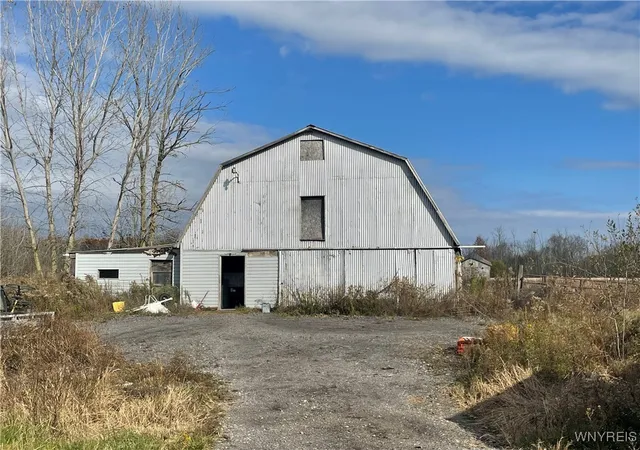Photo 2 of Single family home for sale at 6721 Aiken Rd, Lockport, NY 14094 | MLS# B1649091 | Listing updated on 2026-09-02