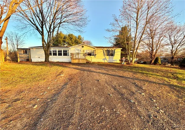 Photo 2 of Single family home for sale at 1572 County Route 6, Fulton, NY 13069 | MLS# S1651840 | Listing updated on 2026-09-13
