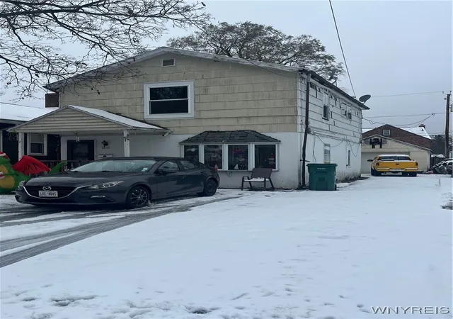 Photo 2 of Single family home for sale at 3010 Mckoon Ave, Niagara Falls, NY 14305 | MLS# B1655634 | Listing updated on 2026-09-15