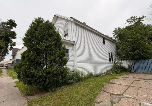 Photo 3 of Sale Pending at 255 Orange St, Buffalo, NY 14204 | MLS# B1655688 | Listing updated on 2026-08-26