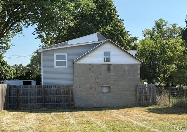 Photo 3 of Sale Pending at 125 W 1st Street, East Syracuse, NY 13057 | MLS# S1647246 | Listing updated on 2026-09-07