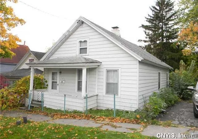 Photo 1 of Single family home for sale at 321 Greenway Ave, Syracuse, NY 13206 | MLS# S1658769 | Listing updated on 2026-08-26