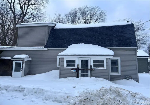 Photo 1 of Sale Pending at 33 Marshall Pl, Lockport, NY 14094 | MLS# B1661969 | Listing updated on 2026-09-16