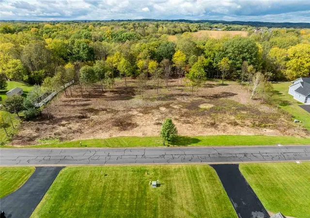 Photo 4 of House for sale at 6240 Pheasants Xing, Farmington, NY 14425 | MLS# R1662406 | Listing updated on 2026-08-17