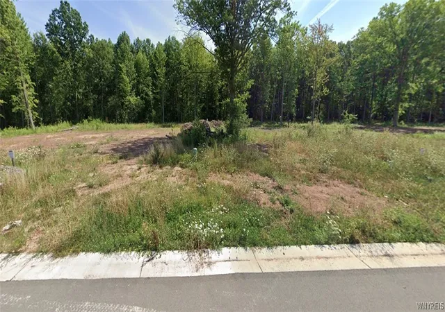Photo 1 of Sale Pending at 588 Oak Run Dr, Lewiston, NY 14092 | MLS# B1666186 | Listing updated on 2026-09-09