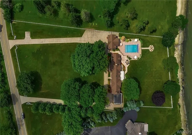 Photo 2 of Mansion for sale at 7110 Lake Shore Rd, Derby, NY 14047 | MLS# B1667049 | Listing updated on 2026-09-15