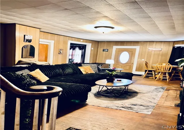 Photo 2 of Single family home for sale at 43 Grant Ave, Auburn, NY 13021 | MLS# S1666880 | Listing updated on 2026-09-11