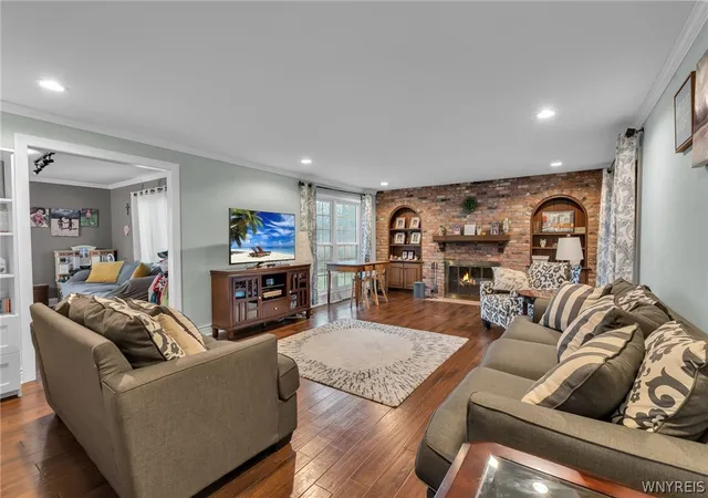 Photo 3 of Sale Pending at 70 Wynngate Ln, Buffalo, NY 14221 | MLS# B1667047 | Listing updated on 2026-08-21