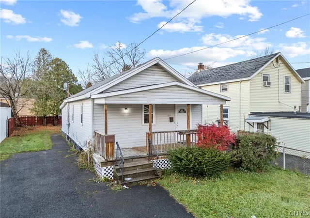Photo 1 of Single family home for sale at 1522 Valley Dr, Syracuse, NY 13207 | MLS# S1666457 | Listing updated on 2026-09-07