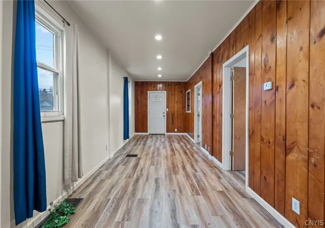Photo 3 of Single family home for sale at 1522 Valley Dr, Syracuse, NY 13207 | MLS# S1666457 | Listing updated on 2026-09-07