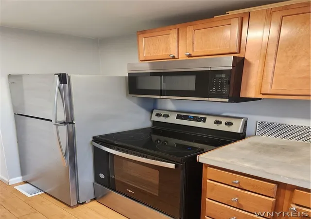 Photo 3 of Sale Pending at 81 Mayer Ave, Buffalo, NY 14207 | MLS# B1668125 | Listing updated on 2026-08-31