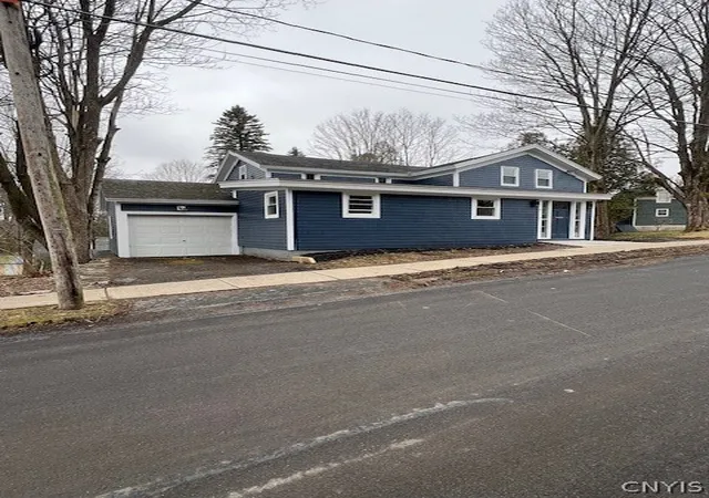 Photo 3 of Single family home for sale at 4 Corwin St, Cazenovia, NY 13035 | MLS# S1668502 | Listing updated on 2026-08-27