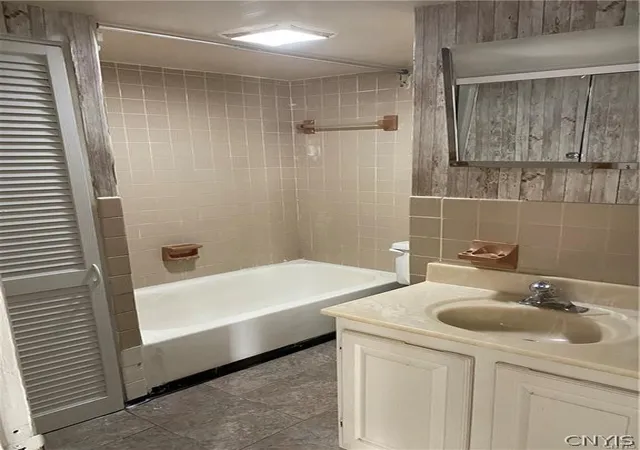 Listing Photo 5 - Condo for sale in building located at 3018 Grant Blvd, Syracuse, NY 13208