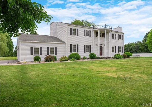 Photo 2 of Sale Pending at 621 Deerfield Dr, Oneida, NY 13421 | MLS# S1669969 | Listing updated on 2026-08-22