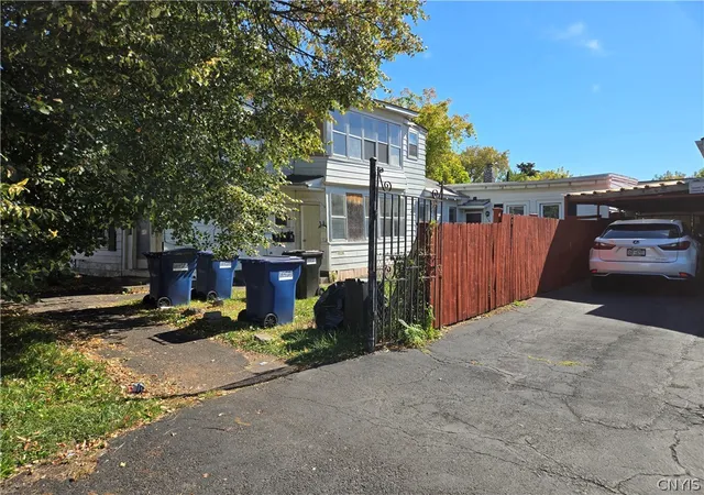 Photo 3 of Sale Pending at 410 Ash St, Syracuse, NY 13208 | MLS# S1670758 | Listing updated on 2026-08-31