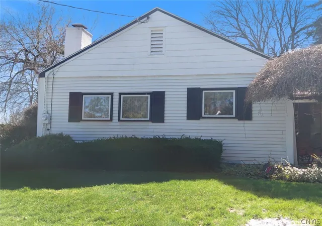 Photo 3 of Single family home for sale at 200 Ambergate Rd, Syracuse, NY 13214 | MLS# S1670737 | Listing updated on 2026-08-28