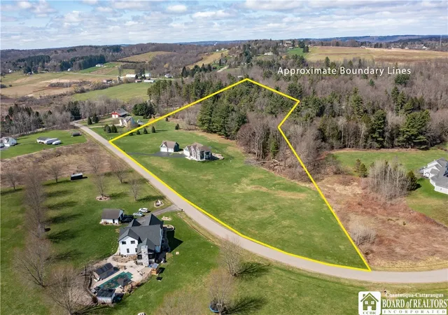 Photo 3 of Sale Pending at 2670 Widdy Bostick Rd, Jamestown, NY 14701 | MLS# R1672300 | Listing updated on 2026-08-28