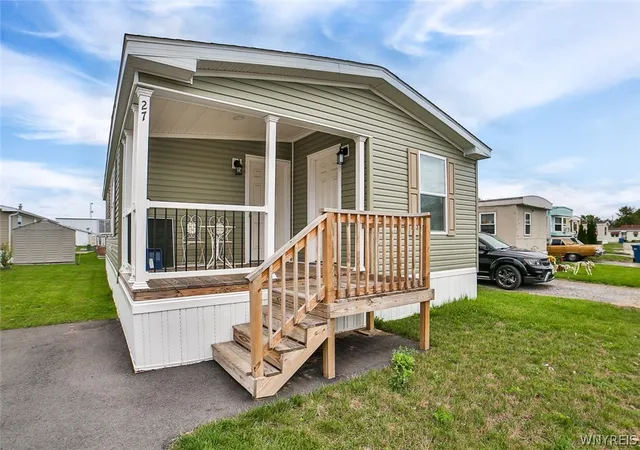 Photo 2 of Manufactured home for sale at 1774 Military Rd #27, Buffalo, NY 14217 | MLS# B1672566 | Listing updated on 2026-08-19