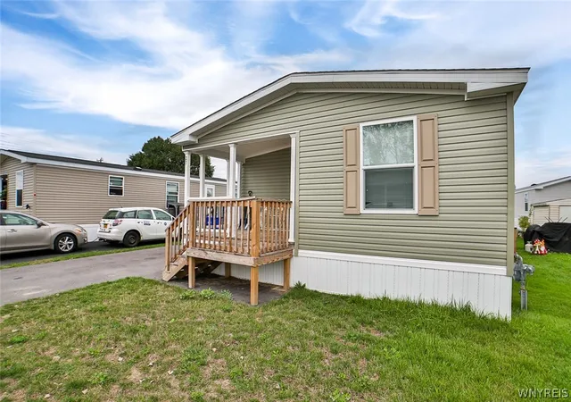 Photo 3 of Manufactured home for sale at 1774 Military Rd #27, Buffalo, NY 14217 | MLS# B1672566 | Listing updated on 2026-08-19