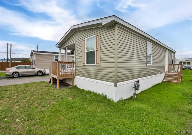 Photo 4 of Manufactured home for sale at 1774 Military Rd #27, Buffalo, NY 14217 | MLS# B1672566 | Listing updated on 2026-08-19