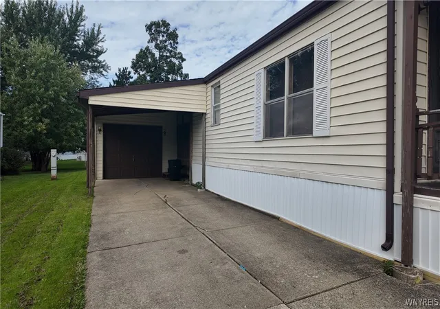 Photo 2 of Manufactured home for sale at 13 Rippleway Dr #197, Hamburg, NY 14075 | MLS# B1672706 | Listing updated on 2026-09-11