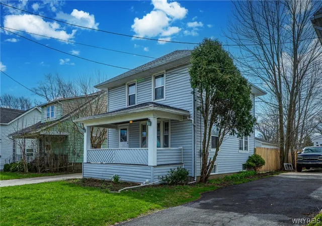 Photo 3 of Sale Pending at 35 Fuller Ave, Tonawanda, NY 14150 | MLS# B1674330 | Listing updated on 2026-09-17